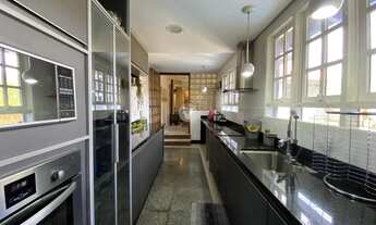 Imagem 7: Casa com 4 dormitórios, 2 suítes e 3 vagas de garagem e piscina, localizada no b