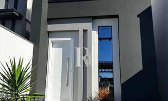 Imagem 2: Casa à venda com 02 dormitórios sendo uma suíte e vaga de garagem junto a um belo jardim