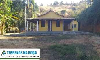 Imagem 2: Sitio em Crucilândia/MG, com nascente e lagoa, casa nova grande ótimo cantinho na roça