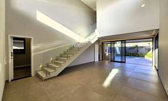 Imagem 3: Sobrado no Alphaville III - Excelente distribuição de espaços