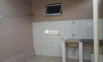 Imagem 5: Imóvel de esquina residencial e comercial constituído de 3 imóveis independentes disponíve