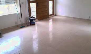 Imagem 2: Sobrado no Menino Deus com 3D, garagem para 2 carros e piscina