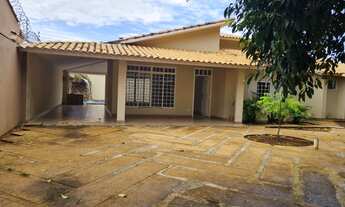 Imagem: Casa com 3 suítes em 2 lotes