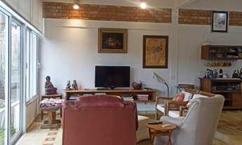 Imagem 2: Belíssimo sobrado Tendo 800 metros de terreno 3 dormitórios 1 suíte e uma área com árvores