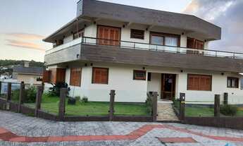 Imagem: Linda Casa de Alto Padrão a 1000 m da Praia