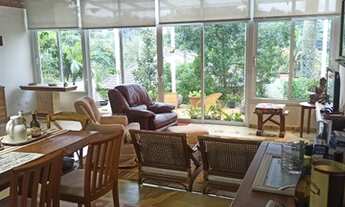 Imagem 3: Belíssimo sobrado Tendo 800 metros de terreno 3 dormitórios 1 suíte e uma área com árvores