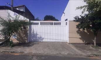 Imagem: Casa para venda, possui 450 metros, quartos