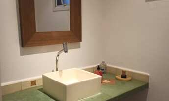 Imagem 7: Belíssimo sobrado Tendo 800 metros de terreno 3 dormitórios 1 suíte e uma área com árvores