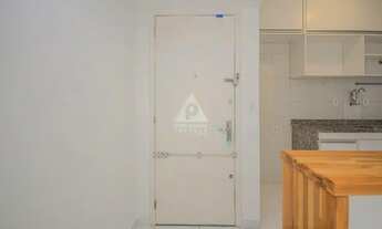 Imagem 2: Apartamento com dois quartos (uma suíte) à venda em Laranjeiras!