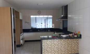 Imagem 4: Casa para aluguel, 3 quartos, 1 suíte, 2 vagas, Custódio Pereira - Uberlândia/MG