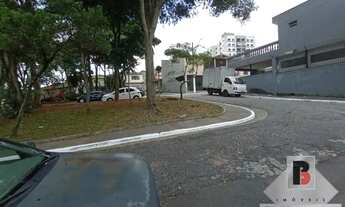 Imagem 2: Sobrado com 2 suítes, churrasqueira e 3 vagas / Água Rasa