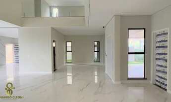 Imagem 6: Casa de condomínio para venda possui 337 metros quadrados com 4 quartos