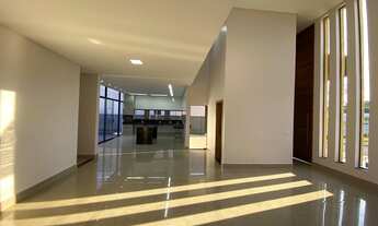 Imagem 4: Casa a venda em condomínio fechado, tem 208 metros quadrados com 3 quartos