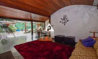 Imagem 2: Casa de rua no Cosme Velho