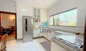 Imagem 6: Sobrado IMPECÁVEL, 407m² de área construída, composto por 3 dormitórios sendo 3 suítes, à