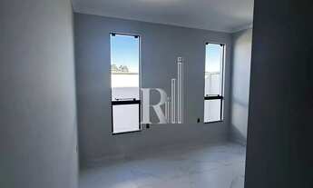 Imagem 4: Casa à venda com 02 dormitórios sendo uma suíte e vaga de garagem junto a um belo jardim