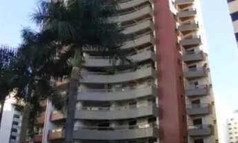 Imagem: Apartamento impecável em frente à praça