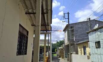 Imagem 2: Vende Casa no Bairro Cavalhada em acesso a poucos metros da Avenida. Construídos 2 residên