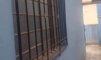 Imagem 6: Casa em rua sem saída, ótima localização próximo a comércio, casa com corredor lateral e v