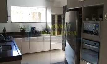 Imagem 3: Casa para venda possui 720 metros quadrados com 5 quartos em Centro - São Pedro da Aldeia