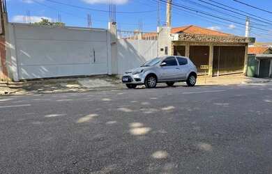 Imagem 2: Casa em avenida comercial