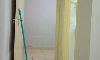 Imagem 3: Aluga se casa de fundos, sobrado parte de baixo 2 quartos , cozinha e banheiro