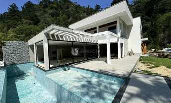 Imagem: Casa com 5 suítes, sendo 1 master, 500