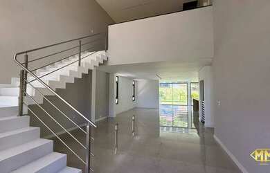 Imagem 7: Casa de Alto Padrão em Condomínio na Praia dos Ingleses, disponível para locação anual