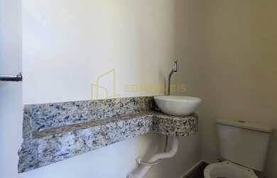 Imagem 6: Oportunidade Única: Casa Duplex com 2 Suítes no São Francisco Pronta para Morar!