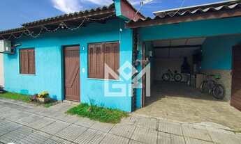 Imagem: Casa com placas solares à venda no bairro