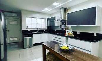 Imagem 7: Casa de condomínio para aluguel possui 400 metros quadrados com 5 quartos