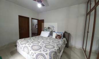 Imagem 5: Sobrado isolado bem localizado com 3 dormitórios, suíte , 5 vagas e piscina