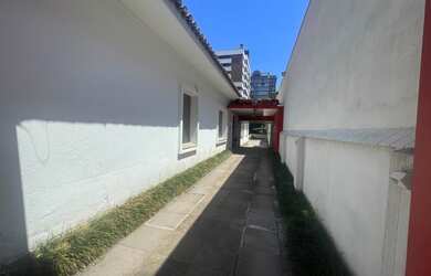 Imagem 4: Casa comercial no bairro Auxiliadora com 10 vagas, sendo 3 vagas frontais, em localização