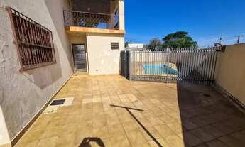 Imagem 2: SOBRADO EM ESQUINA