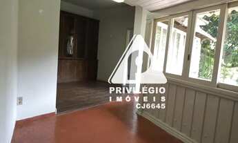 Imagem 4: Casa Duplex estilo Normando, 9 quartos e 6 vagas