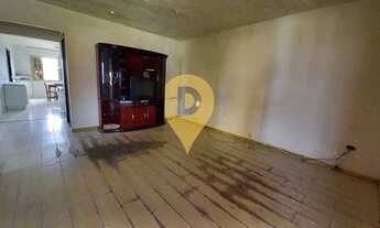 Imagem 5: Deck Imóveis vende 2 residências com área total de 360 m² sendo uma superior com sacada e