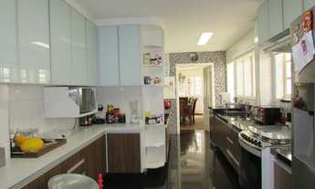 Imagem 3: Casa alto padrão recém reformada, móveis planejados em todos ambientes, 4 suítes. Alphavil