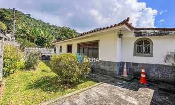 Imagem: Casa com quatro quartos, fora de condomínio