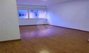 Imagem 2: Apartamento com 2 quartos à venda todo reformado em frente ao metrô!