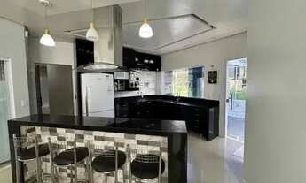 Imagem 3: Casa Duplex no Condomínio Golf Miriti, 1.200m² e 4 vagas de garagem