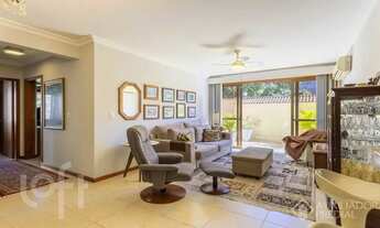 Imagem 2: Apartamento à venda em Petrópolis com 100 m², 2 quartos, 1 suíte, 1 vaga