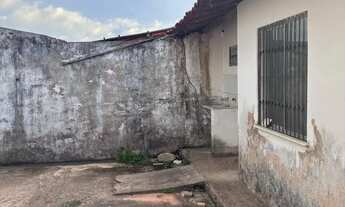 Imagem 2: Casa murada com dois quartos