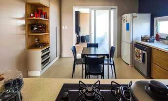 Imagem 6: Casa de Alto Padrão com Vista para o Lago com 3 quartos sendo 3 suítes Condomínio Damha