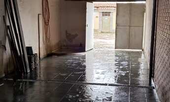 Imagem 4: VENDO AREA MEDINDO 11.30x3.8. JÁ COM TELHADO COLONIAL ,PORTÁO ESTILO CARAGEM