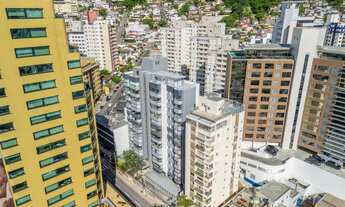 Imagem 2: Luz natural, 5 quartos e localização imbatível. Conheça este imóvel único!