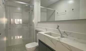 Imagem 2: Apartamento para venda tem 69 metros quadrados com 2 quartos em Abraão - Florianópolis - S