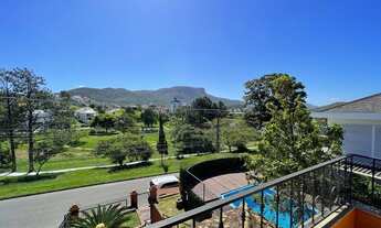 Imagem: Casa em frente ao Lago na Pedra Branca
