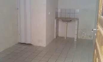 Imagem: ALUGO QUITINETE ( QUARTO / WC