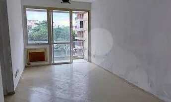 Imagem 3: Apartamento de 02 quartos com Varanda na Tijuca