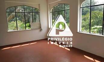 Imagem 5: Casa Duplex estilo Normando, 9 quartos e 6 vagas